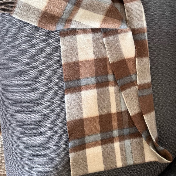 Wool scarf 🧣 - Picture 3 of 3